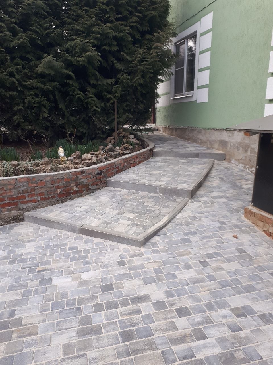 Парковка у дома